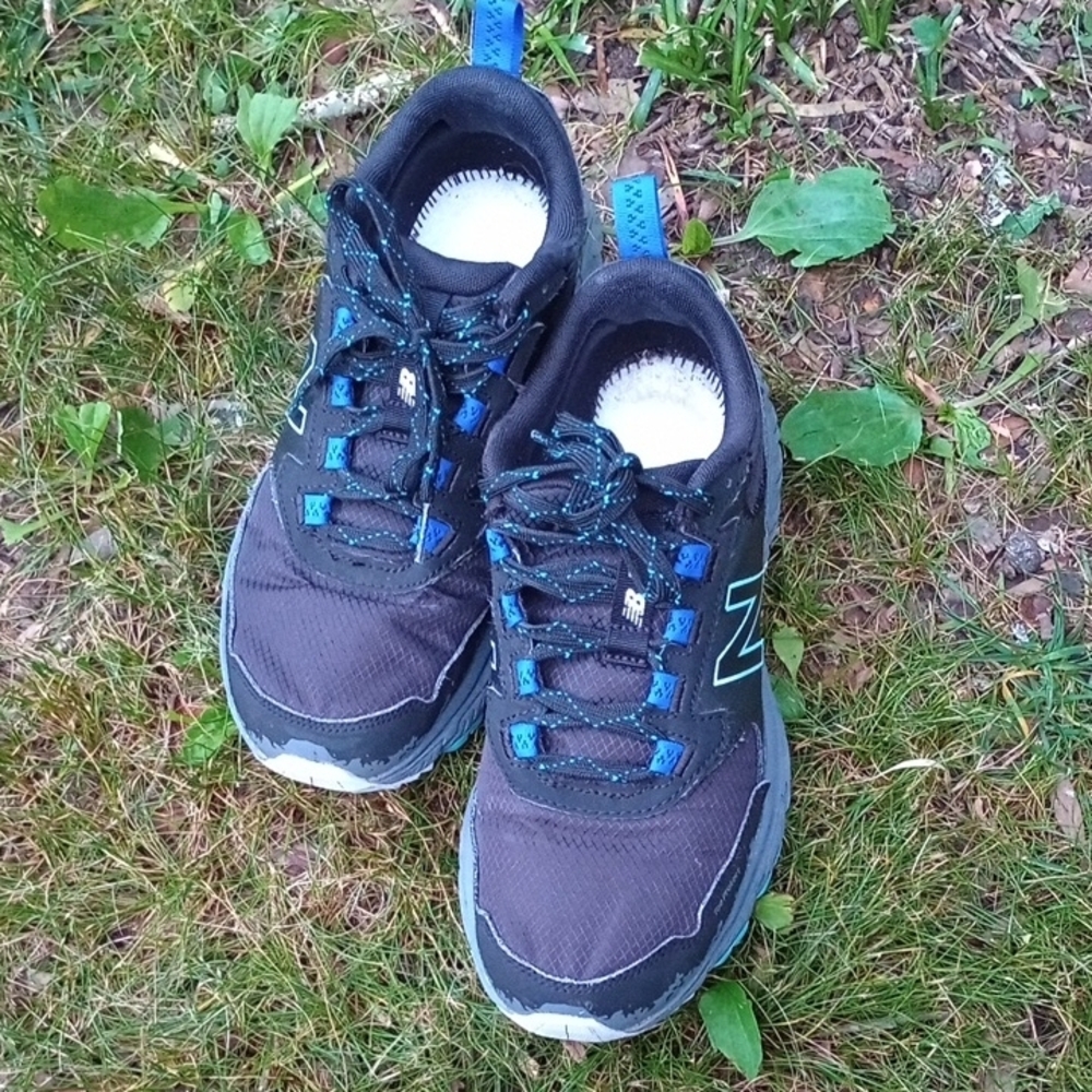 New Balance Black and Blue Athletic Shoes with Mesh Upper‎